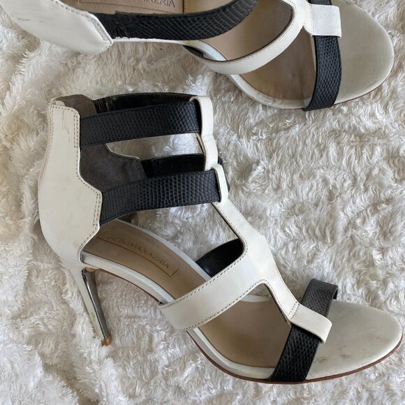 BCBG MAXAZRIA WHITE AND BLACK HEEL SIZE 8 - Picture 2 of 5